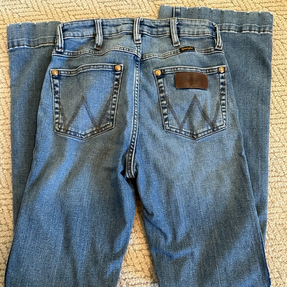 Wrangler Light Denim Trouser Boot Jeans 27x34. Worn but in good condition - Picture 2 of 2